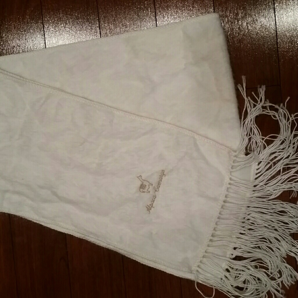 100% Alpaca cream scarf